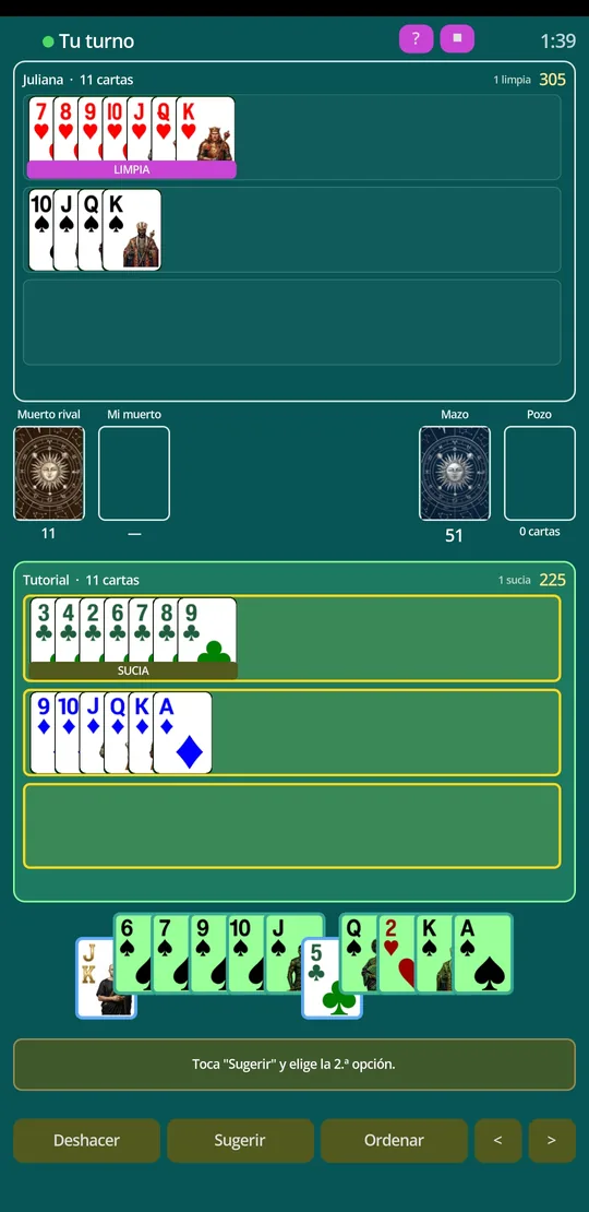 Mesa con una canasta sucia marcada y la mano del jugador